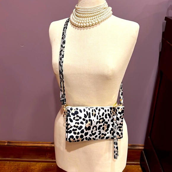 Caroline Hill Crossbody Bag Excellent Condition!! - Picture 2 of 9